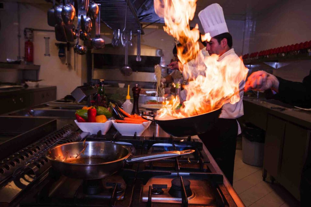 Cuisine professionnelle chaleur été : cuisson intense en période de canicule dans une brigade de restaurant